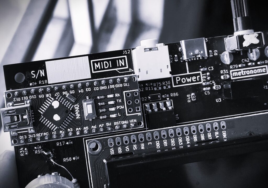 PCB of SnapBeat the simple Lo-fi sampler with MIDI IN